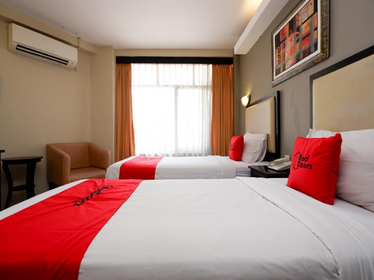 Reddoorz Plus @ Singosari Raya Semarang Luaran gambar