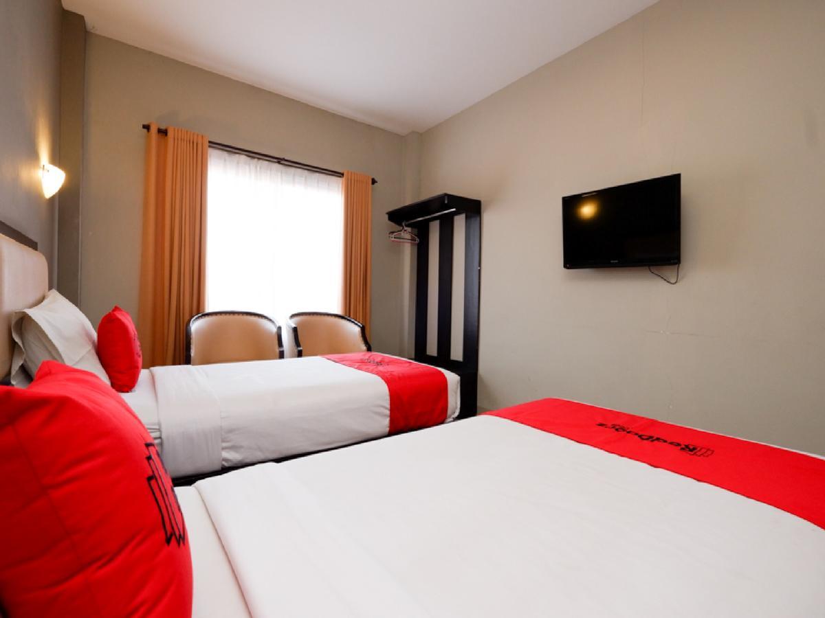 Reddoorz Plus @ Singosari Raya Semarang Luaran gambar