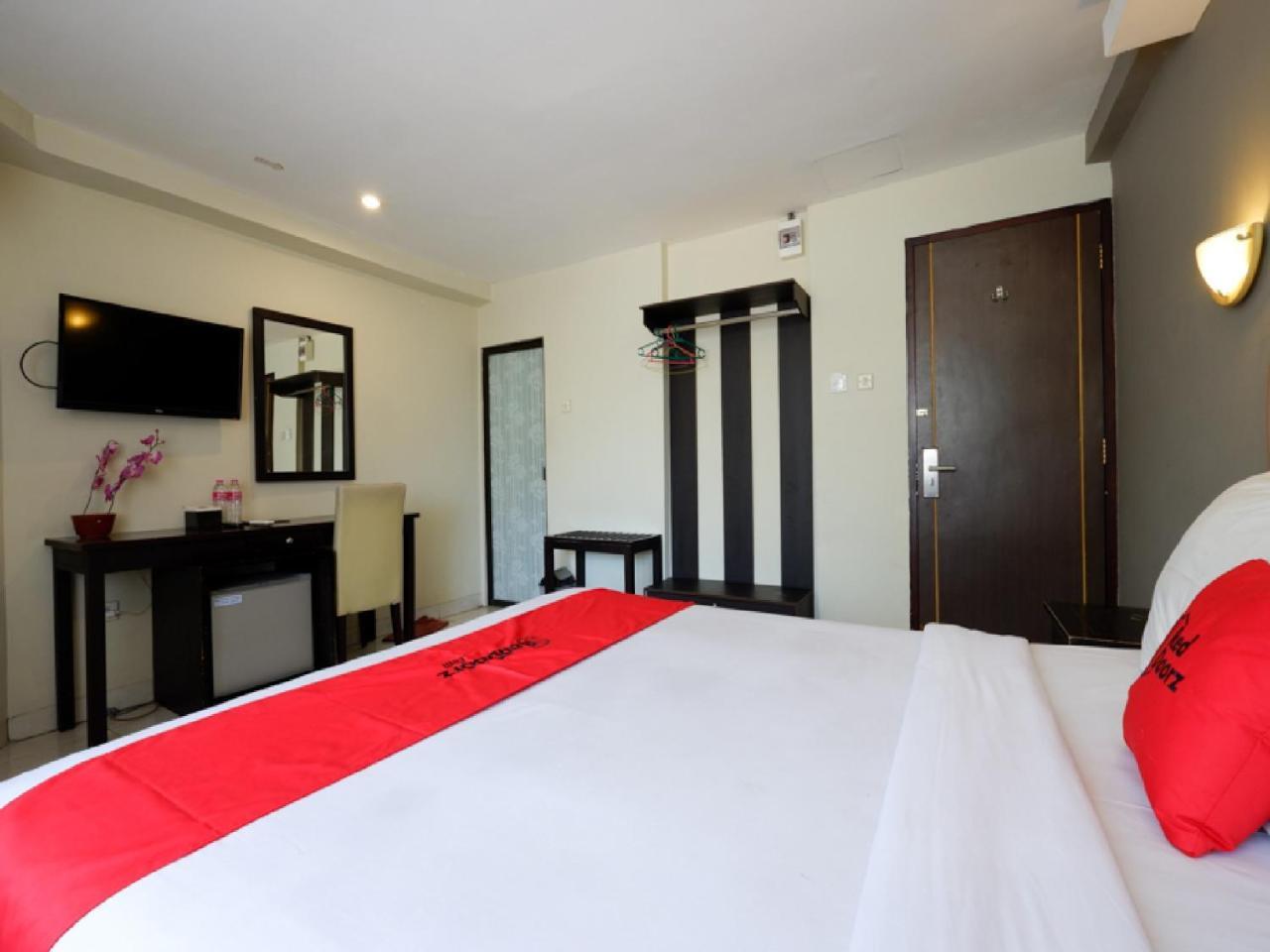 Reddoorz Plus @ Singosari Raya Semarang Luaran gambar